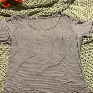 Lululemon tee with pocket and cinched back